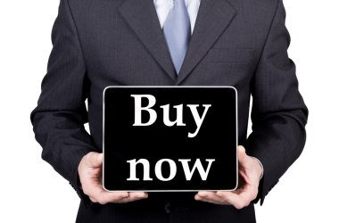 teknoloji, internet ve turizm konseptinde ağ - işadamı şimdi işareti ile bir tablet pc tutarak. İş ve seyahatte internet teknolojileri. beyaz backgroung izole