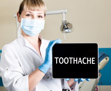 teknolojisi, Internet ve ağ tıp kavram - tablet pc ile diş ağrısı işaret tutan femail diş hekimi. Diş ekipman arka plan