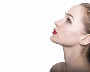 Seksi dudaklar. Güzellik kırmızı dudak makyaj ayrıntı. Güzel makyaj portre. Şehvetli açık ağız. Modeli Womans yüz portre