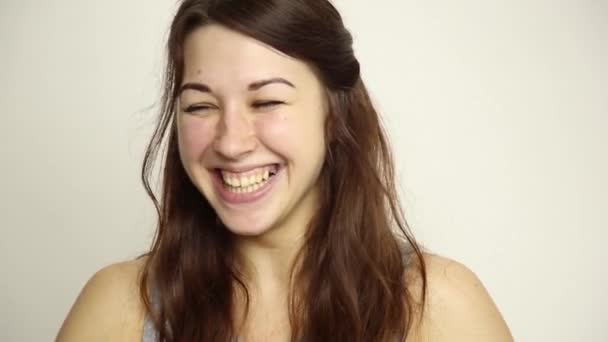 Cheerful young brunette woman smiling and laughing — Stock Video