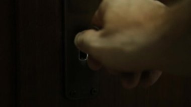 İskelet anahtar eski anahtar deliği kilit gidiyor. İlahi bir ışık parlıyor ortaya çıkarmak için bir kapı açma
