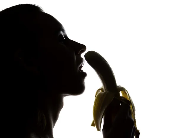 Giovane donna stupita in lingerie di pizzo che tiene una banana, sta per mangiare una banana. succhia una banana — Foto Stock