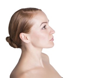 Güzellik dudak makyaj ayrıntı. Modeli Womans yüz yakın çekim. güzel kadının saflık yüz makyaj ile portresi. Şirin model temiz parlak deri ile