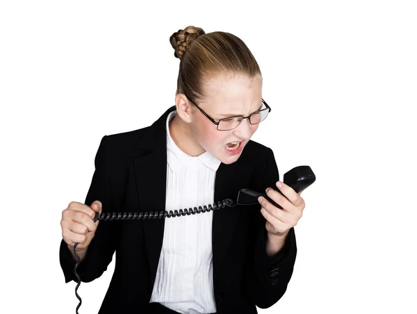 Маленькая деловая женщина разговаривает по телефону, кричит в телефон. Студийный портрет девочки в деловом стиле. изолированные на белом фоне . — стоковое фото