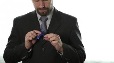 tüberküloz, cinsel kölelik ve insan ticareti ile mücadeleyi desteklemek için koyu mavi kurdele. sağlık ve tıp kavramı