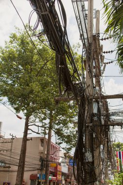 Pattaya Tayland bir elektrikteki elektrik kabloları ve teller