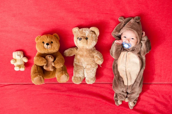 Baby sleeping with her teddy bear, new family and love concept — Stock Photo, Image