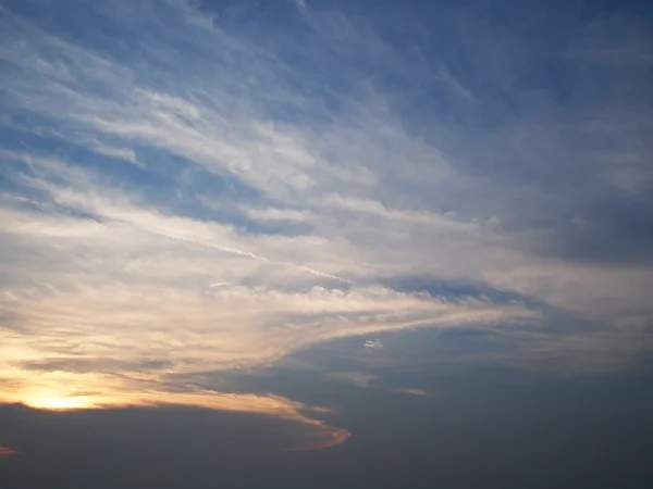 Wolken in de blauwe hemel, Thailand — Stockfoto