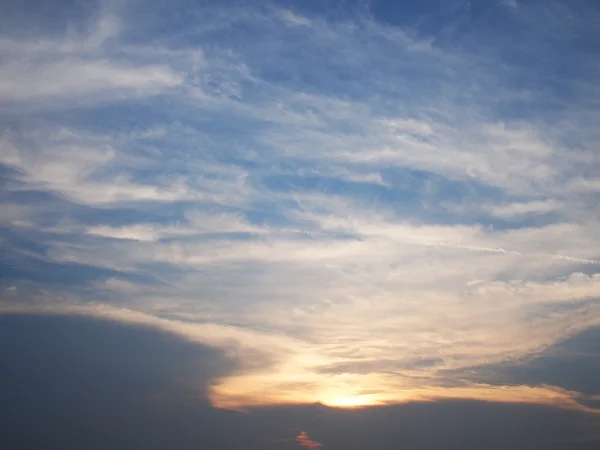 Wolken in de blauwe hemel, Thailand — Stockfoto