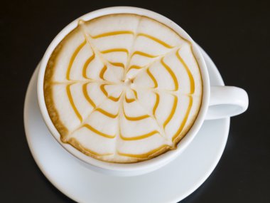 kahve fincanı ahşap masa, yumuşak odak üzerinde