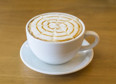 kahve fincanı ahşap masa, yumuşak odak üzerinde