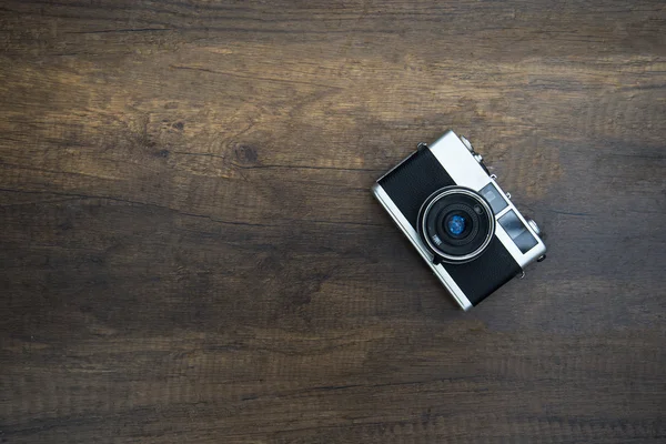 Vintage oude camera op de houten — Stockfoto