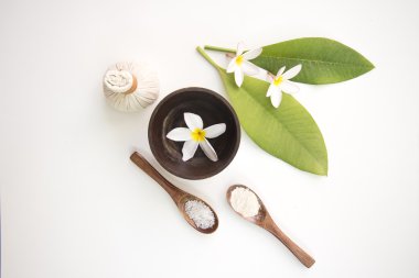 Spa ve masaj ahşap beyaz, yumuşak odak üzerinde