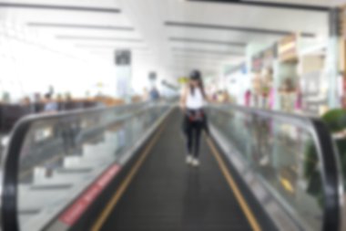 Bulanık insanlar iç Havaalanı terminal binası, arka plan bulanıklık
