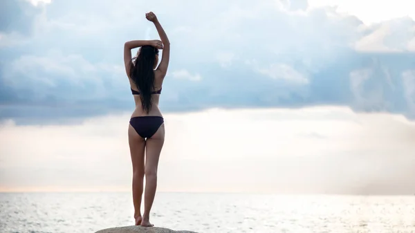 Férias Verão Mulher Estilo Vida Levantar Braços Relaxar Relaxar Com — Fotografia de Stock