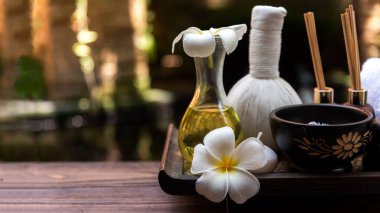 Güzellik masajı, sağlıklı sağlık geçmişi. Çiçekli Plumeria doğa mumuyla rahatlamak için vücut kadınlarına spa Thai terapisi aromaterapisi. Yaşam Tarzı ve Kozmetik Konsepti
