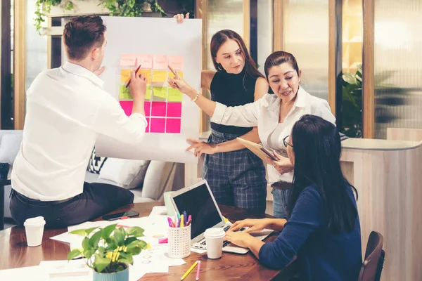 Business People Meeting Use Sticky Notes Whiteboard Office Teamwork Diverse — Stock Photo, Image