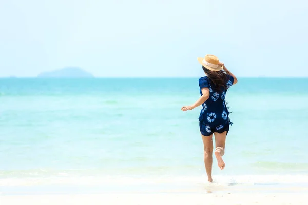 Vacaciones Verano Estilo Vida Mujer Relajarse Relajarse Fondo Playa Asia —  Fotos de Stock