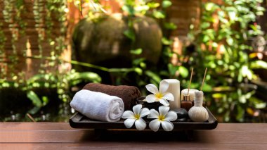 Güzellik masajı, sağlıklı sağlık geçmişi. Çiçekli Plumeria doğa mumuyla rahatlamak için vücut kadınlarına spa Thai terapisi aromaterapisi. Yaşam Tarzı ve Kozmetik Konsepti