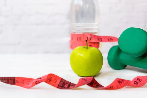 Close Green Apple Measure Tape Fresh Water Diet Health Nutrition — Stock Photo, Image