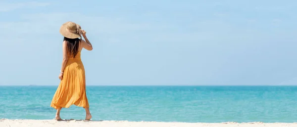 Vacaciones Verano Estilo Vida Mujer Relajarse Relajarse Fondo Playa Asia —  Fotos de Stock