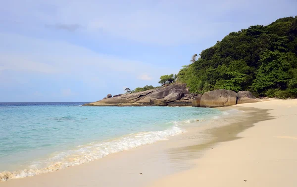 Ähnliche Inseln im andamanischen Meer, Thailand — Stockfoto