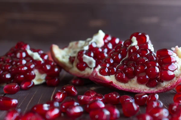 Olgun kırmızı nar tahıl