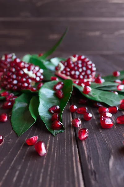 Olgun kırmızı nar tahıl