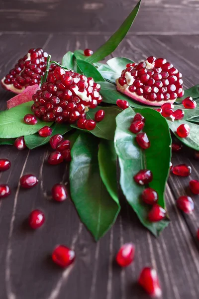 Olgun kırmızı nar tahıl