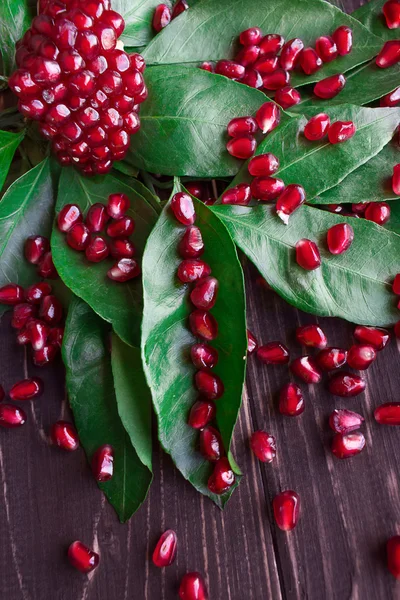 Olgun kırmızı nar tahıl