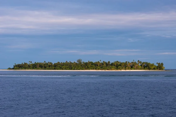 Eiland in de Bandazee, Indonesië — Stockfoto