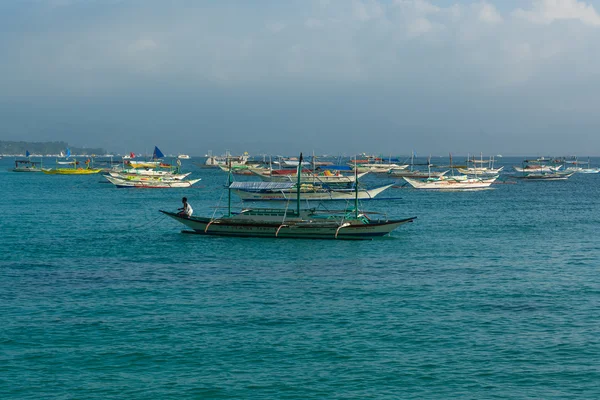 Bateaux près de l'île de Boracay, Philippines — Photo