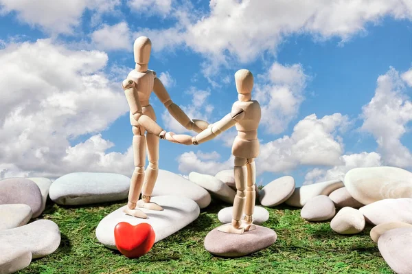 Two Mannequins Hold Hands Blue Sky White Clouds Smooth Cobblestones — Foto de Stock