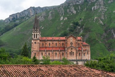 covadonga asturias dağlarında Bazilikası. İspanya