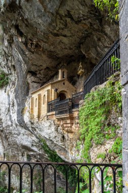 covadonga asturias dağlarında Bazilikası. İspanya