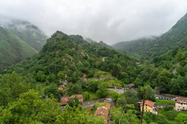 covadonga asturias dağlarında Bazilikası. İspanya