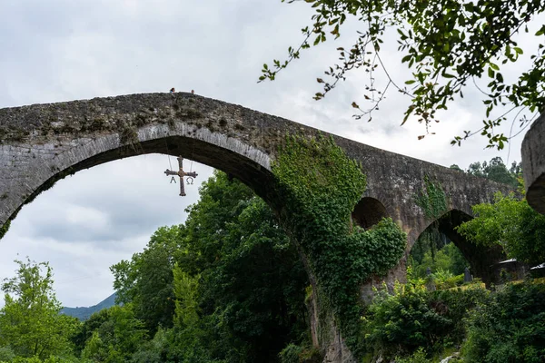 Χωριό Cangas Onis Στις Αστούριες Της Ισπανίας — Φωτογραφία Αρχείου