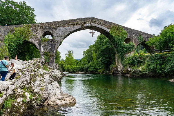 Χωριό Cangas Onis Στις Αστούριες Της Ισπανίας — Φωτογραφία Αρχείου