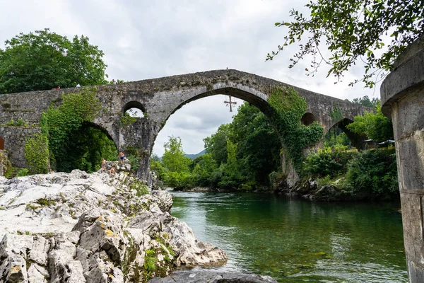 Χωριό Cangas Onis Στις Αστούριες Της Ισπανίας — Φωτογραφία Αρχείου