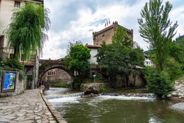 İspanya, Cantabria 'daki Potes köyü.
