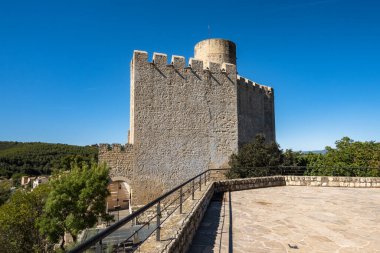 Pantano de Foix y Castellet köyü Barcelona, Katalonya, İspanya