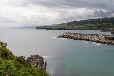 İspanya 'nın Asturias kentindeki Llanes köyü