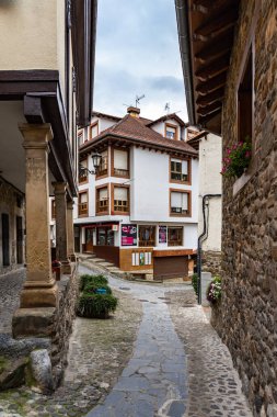 İspanya, Cantabria 'daki Potes köyü.