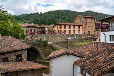 İspanya, Cantabria 'daki Potes köyü.