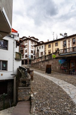 İspanya, Cantabria 'daki Potes köyü.