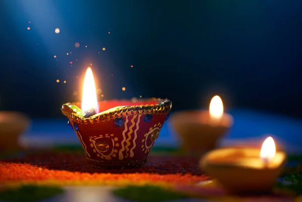 Šťastný Diwali Měsíční Svit Svítí Rozsvícenou Diyovou Lampu — Stock fotografie
