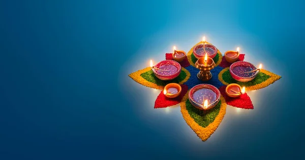 Happy Diwali Diya Lamps Lit Colorful Rangoli — Stock Photo, Image