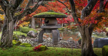 Geleneksel taş fener