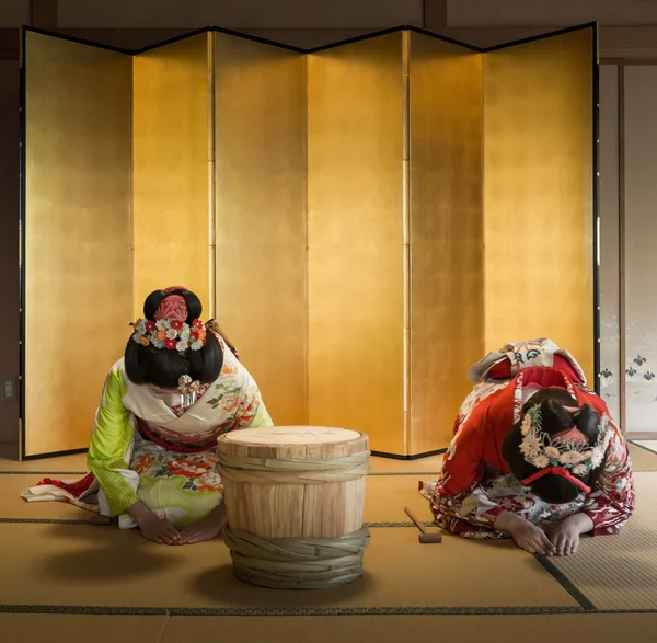Maiko in japanese house — Stock Photo, Image