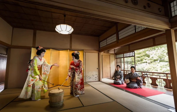 Maiko in Japanse huis — Stockfoto